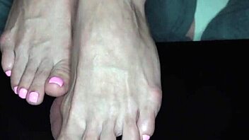 Pink toes CRUSHING balls! Feel the HEEL!