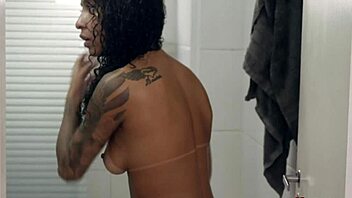 Srce mi lupa gledajući ovu kurvu amaterku stepsister kako puši svom srećnom stepbratu u divljoj akciji.