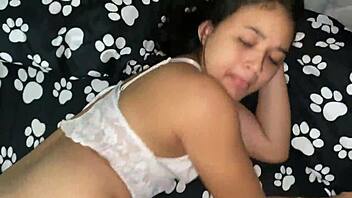 สาวลาติน 18+ อยากควยยักษ์สำหรับเซ็กส์ป่า