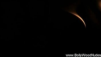 สัมผัสท่าเย็ดอินเดียแห่งความปรารถนาสุทธิ!