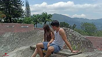 Megtalálom a tökéletes helyet, hogy titokban baszzam a mostohahúgomat