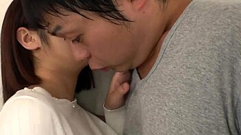 Cutie Jepun Horni tersalah anggap adik dalam aksi pounding segera liar