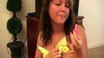 Hot blonde Kayden Krush fingering her pussy close up. 😍