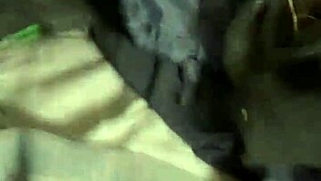 गर्म पैंटी लूटकर कस्टमर पर कमशॉट मारा!