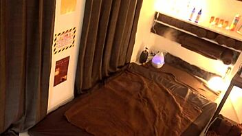 Part1 【サービス満点エロエステ！】充電器を借りないでメンズエステ店員とパコパコsp！？今回はお店へ突入w下半身中心のマッサージでチ●コギンギン！潮吹くマ●コにズッポリ挿入！世にも珍しいセックスエステでお肌もチ●コもトゥルトゥルwww