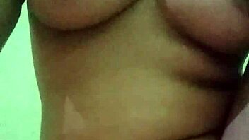 hot solo girl Betty L fingers herself on Give Me Pink