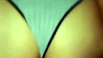 العاهرة الأرجنتينية تعود للمزيد من الجنس المهبلي الجامح. فتاة الشارع الساخنة تشتهي الضرب الشديد في لقاء حار!