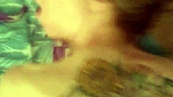 वाइफ रफ प्री-वर्क कम डंप लेती है इंटेंस काउगर्ल राइडिंग के साथ