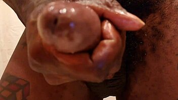 哈利路亚·约翰逊润滑自慰他的怪物大鸡巴