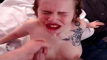 Amateur Gives INTENSE HANDJOB And BLOWJOB On WEBCAM While FUCKING