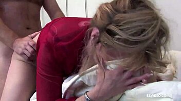 Die Geile Spritzparad Masturbates With Big Tits