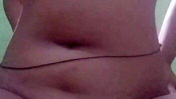 hot solo girl Betty L fingers herself on Give Me Pink