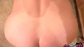 Zboczona macoha Sofie Marie schyla się, by uwieść pasierba na surową impregnację