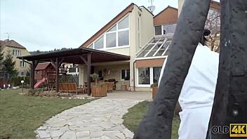 Nedves baszás jakuzziban öreggel az Old4k-n!