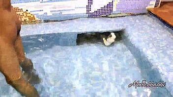 this aunty is sucking pussy like a mother in law