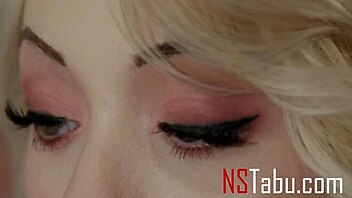 Aku rindu ayah tiri sentuh badan kecil blonde 18+ ni.