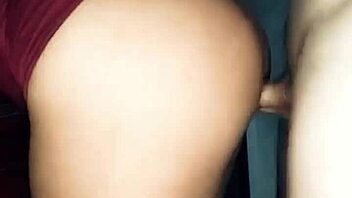 Brudna Samah rżnięta przez śmieciarza w kuchni, krzyczy