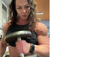 Sultry solo session with a muscle-bound mommy