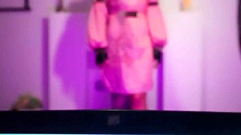 Strawbaby cosplays as desire woman Gongsun Li seducing the game player with oral, doggy, and riding.