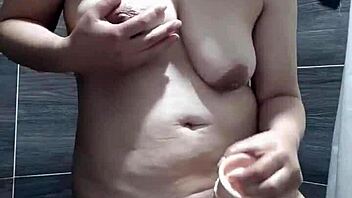 Shower time with a hot latina milf, so steamy! 🔥