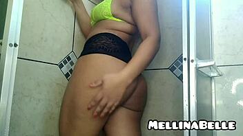 MellinaBelle enjoys a relaxing hot bath with intense masturbation leading to a big cumshot