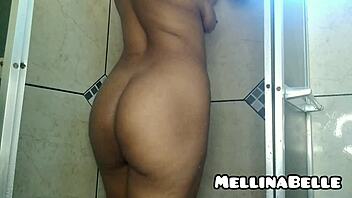 MellinaBelle enjoys a relaxing hot bath with intense masturbation leading to a big cumshot