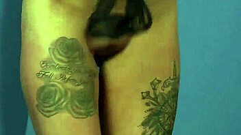 Horny peach gets cumshot on face, swallowing all ejaculate