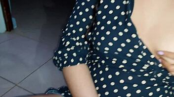 mi vecino cachondo me compra nuevo juguete sexual y lo utilizamos