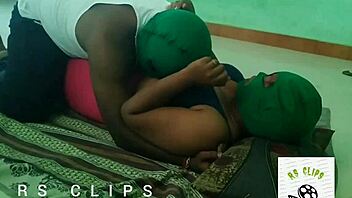 Tamil Young Girl Sex with Boyfriend in Room Tamil