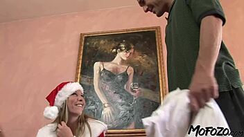 Mofozo Com - Horny Blonde Amateur Dresses as Santa for Wild Anal with Father-in-Law. She Takes Monster Cock Deep!