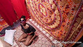 Indian girlfriend fingered to orgasm on ranch