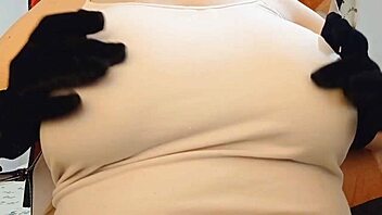 girl with big boobs exposes tits on tinder 😍