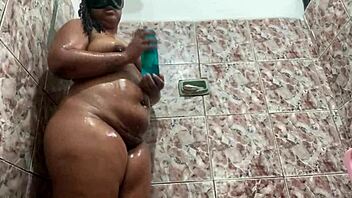 Hot girl twerking on the dance floor