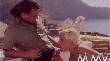 Damn, short-haired bitch takes outdoor fucking like a champ!