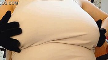 girl with big boobs exposes tits on tinder 😍