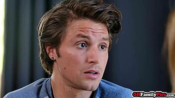 瘦金发18+少女Kyler Quinn继妹角色扮演放纵淫荡