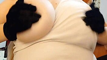 girl with big boobs exposes tits on tinder 😍