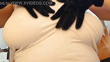 girl with big boobs exposes tits on tinder 😍