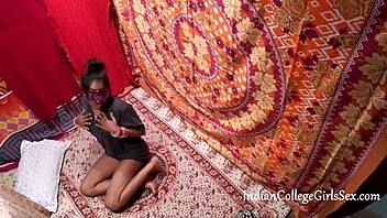 Indian girlfriend fingered to orgasm on ranch