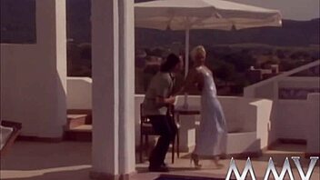 Damn, short-haired bitch takes outdoor fucking like a champ!