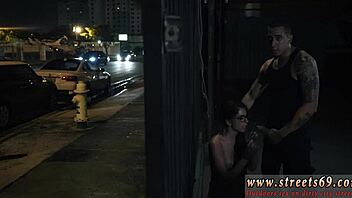 Jsem ohromený sledováním nevlastní mámy a teenky, jak se potýkají s obrovským čurákem v bdsm kompilaci