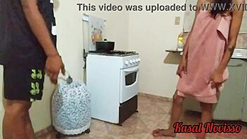 Vaimo Kutsui Naapurin Korjaamaan Kaasua Näki Kovan Kulin Pyyhe Yllään Imi Suuhunsa Koko Juttu Redissä