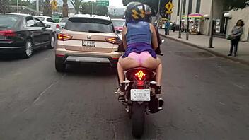 Vino A Poner El Internet Pero Yo Estaba Muy Caliente