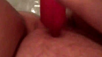 bbw amateur pounds cunt with dildo in bathtub