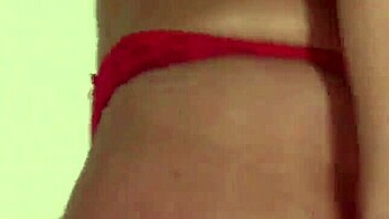 Ε, δες αυτή την παχιά Latina μοντέλο που κάνει επίδειξη!