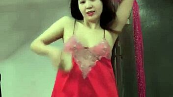 v�y ren nhảy khoe m�ng khoe ngực