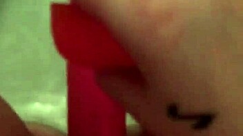 bbw amateur pounds cunt with dildo in bathtub