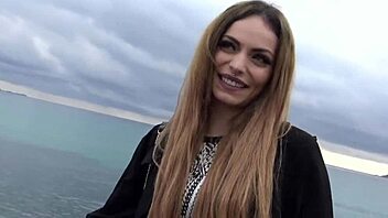 Clara Belle Étudiante Est Très Chaude Pour Baiser Son Formateur