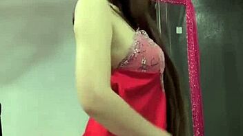 v�y ren nhảy khoe m�ng khoe ngực