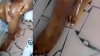 Cyndy blackslave - feet washing - closeup